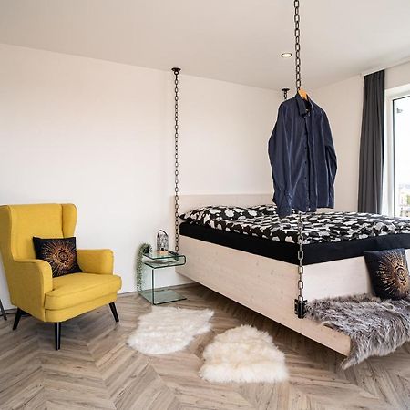 Zeppelin Studio With An Industrial View - Brno Apartment ภายนอก รูปภาพ
