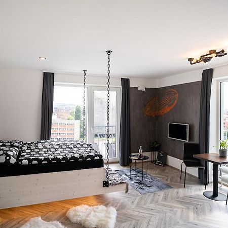 Zeppelin Studio With An Industrial View - Brno Apartment ภายนอก รูปภาพ