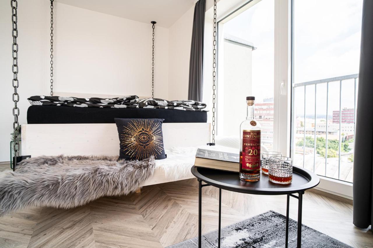Zeppelin Studio With An Industrial View - Brno Apartment ภายนอก รูปภาพ