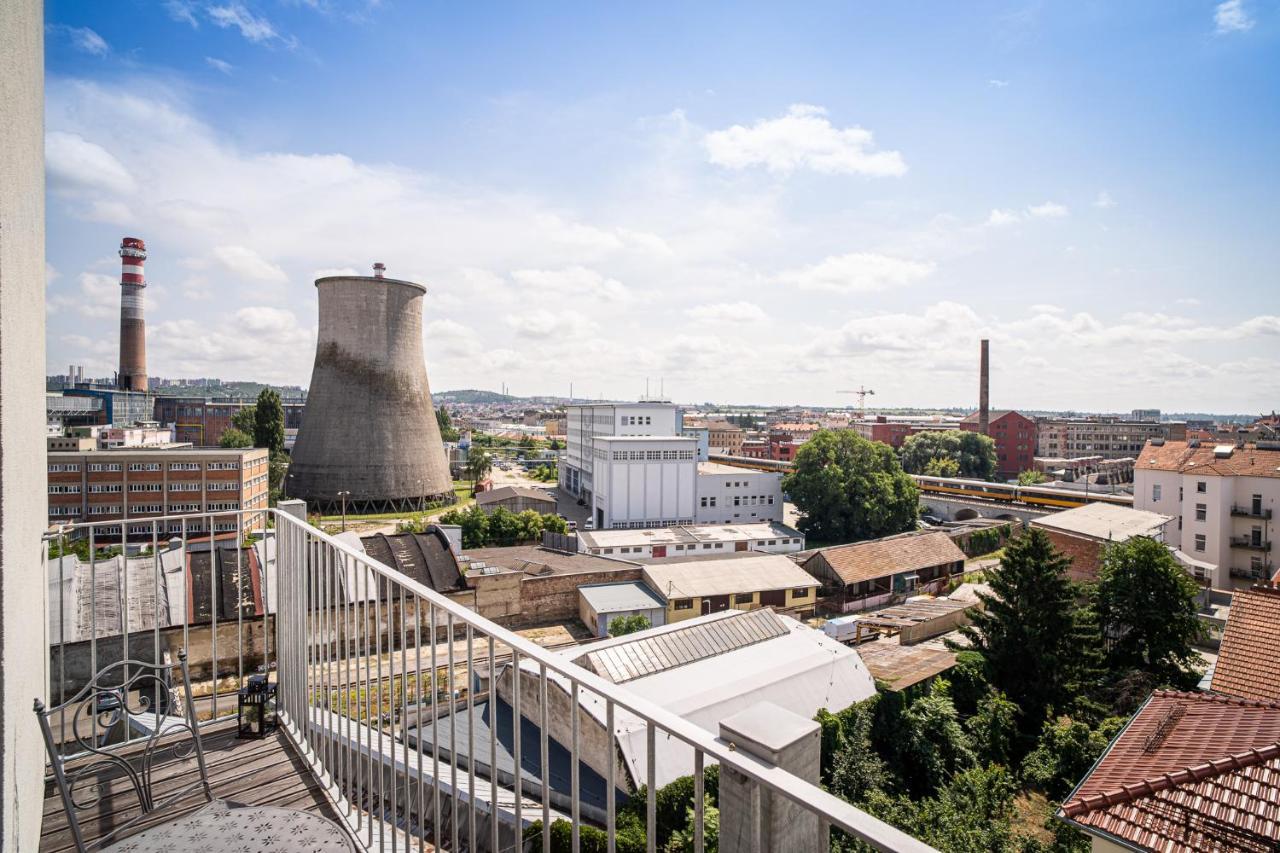 Zeppelin Studio With An Industrial View - Brno Apartment ภายนอก รูปภาพ