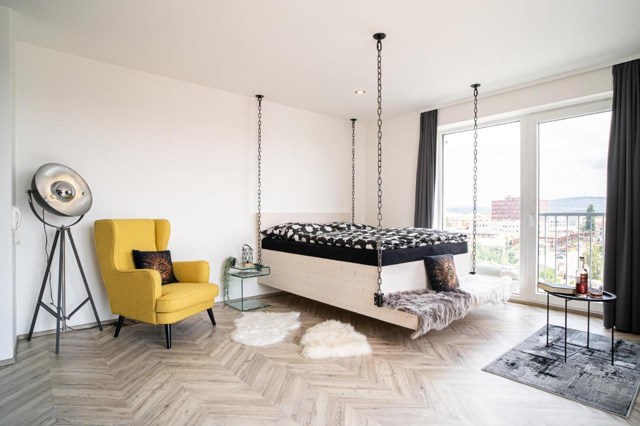 Zeppelin Studio With An Industrial View - Brno Apartment ภายนอก รูปภาพ