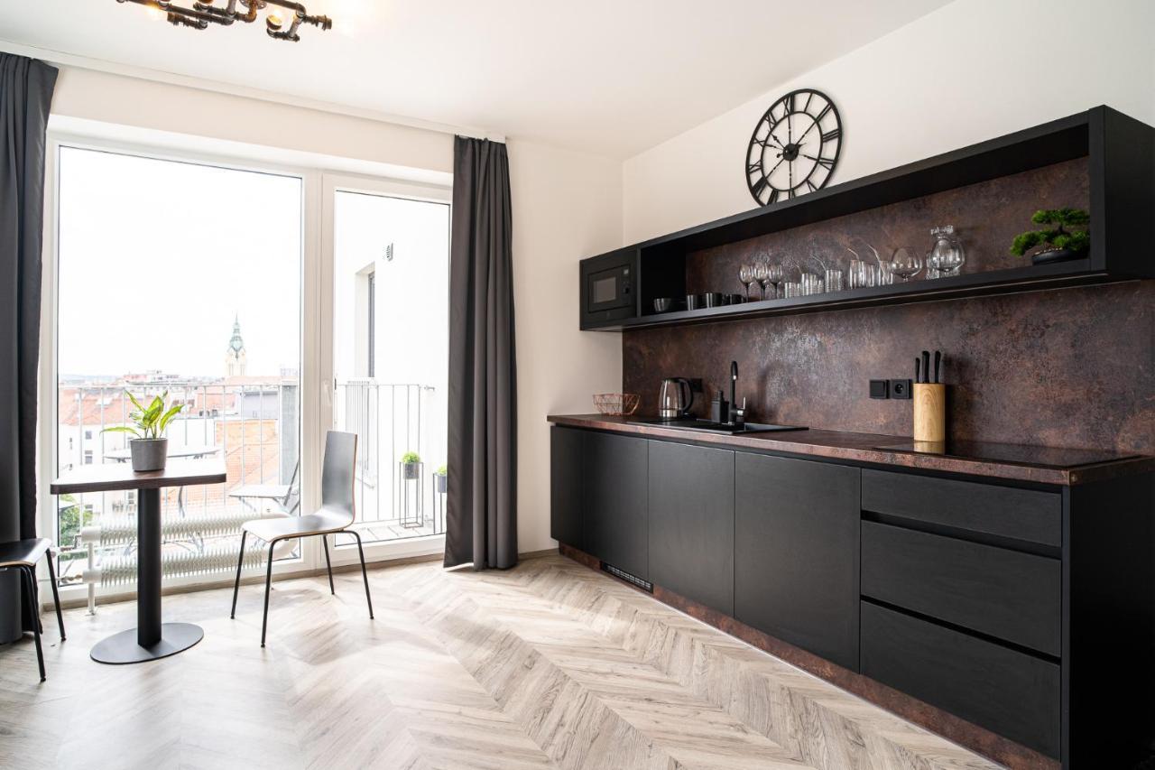 Zeppelin Studio With An Industrial View - Brno Apartment ภายนอก รูปภาพ