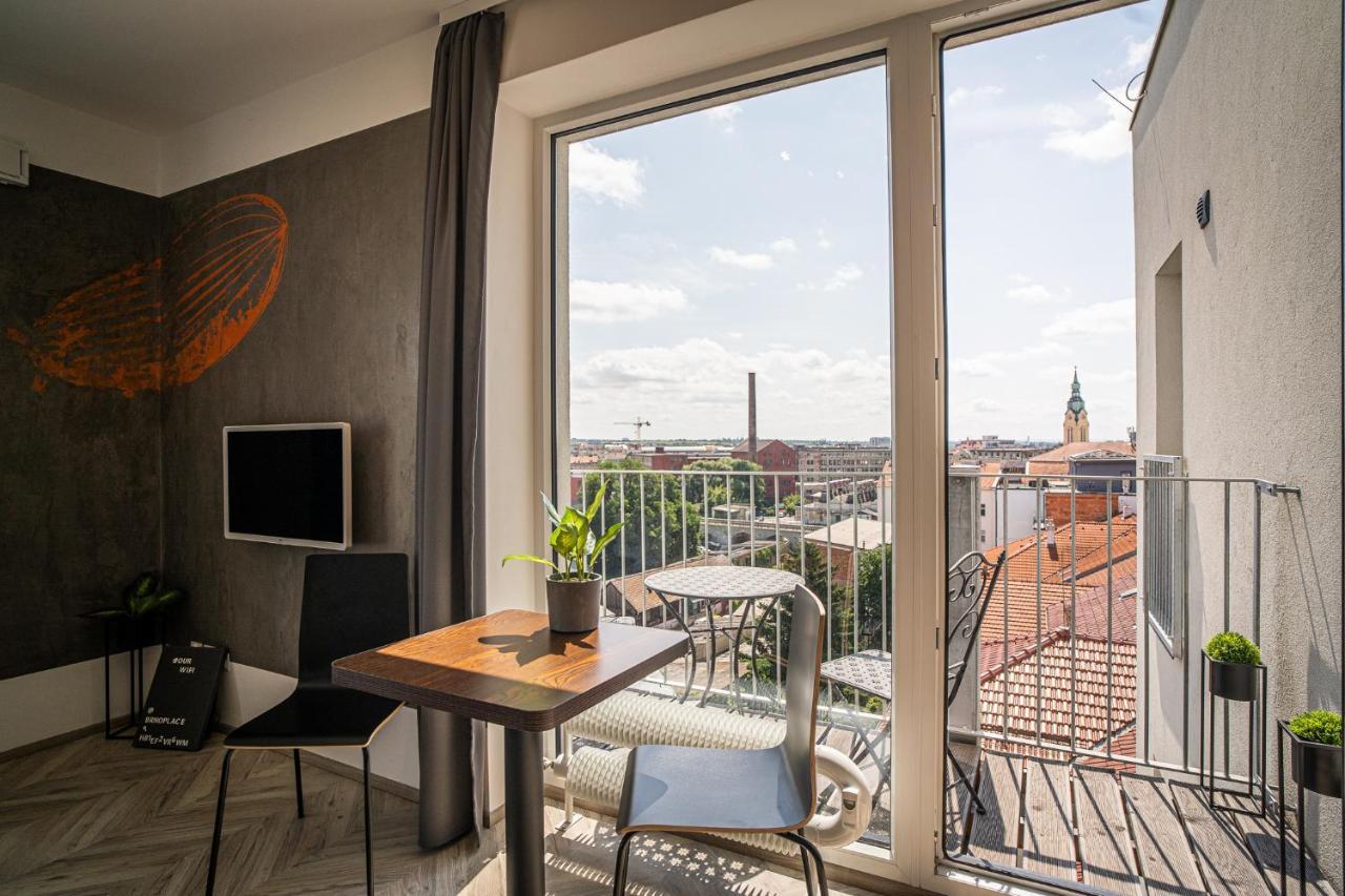 Zeppelin Studio With An Industrial View - Brno Apartment ภายนอก รูปภาพ
