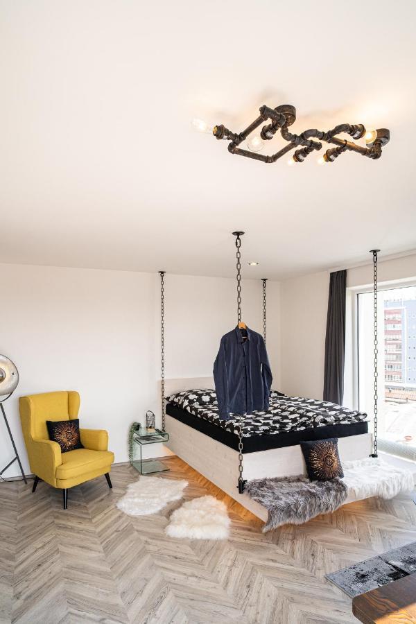 Zeppelin Studio With An Industrial View - Brno Apartment ภายนอก รูปภาพ